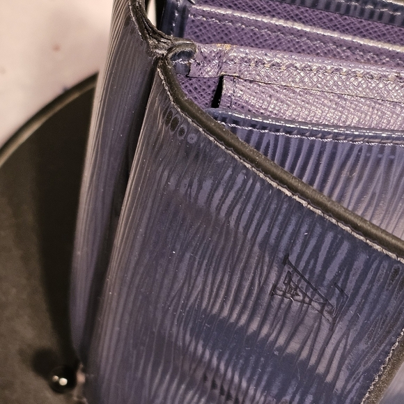 Louis Vuitton Epi Leather Compact Wallet - Picture 5 of 16